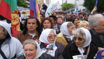 Abuelas de la Plaza de Mayo
