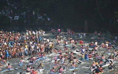Multitudinario descenso del Sella